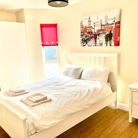 Holiday Flat In Central Slough Near To London Heathrow And Windsor With Free Car Park エクステリア 写真