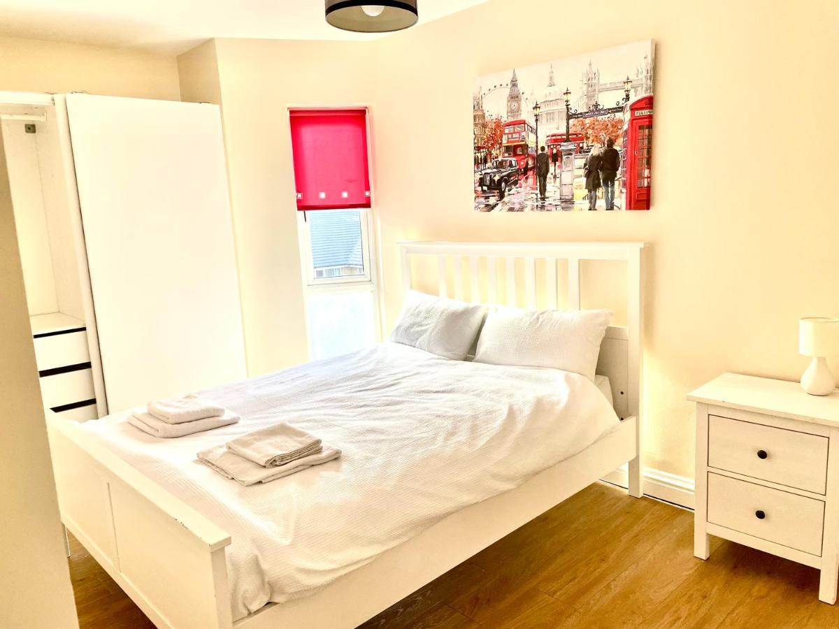 Holiday Flat In Central Slough Near To London Heathrow And Windsor With Free Car Park エクステリア 写真