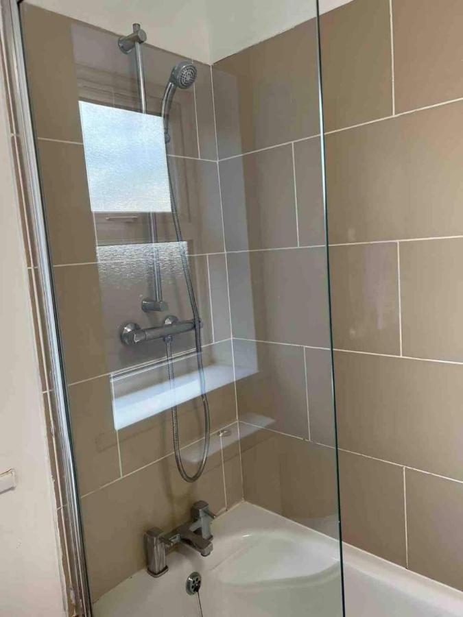 Holiday Flat In Central Slough Near To London Heathrow And Windsor With Free Car Park エクステリア 写真